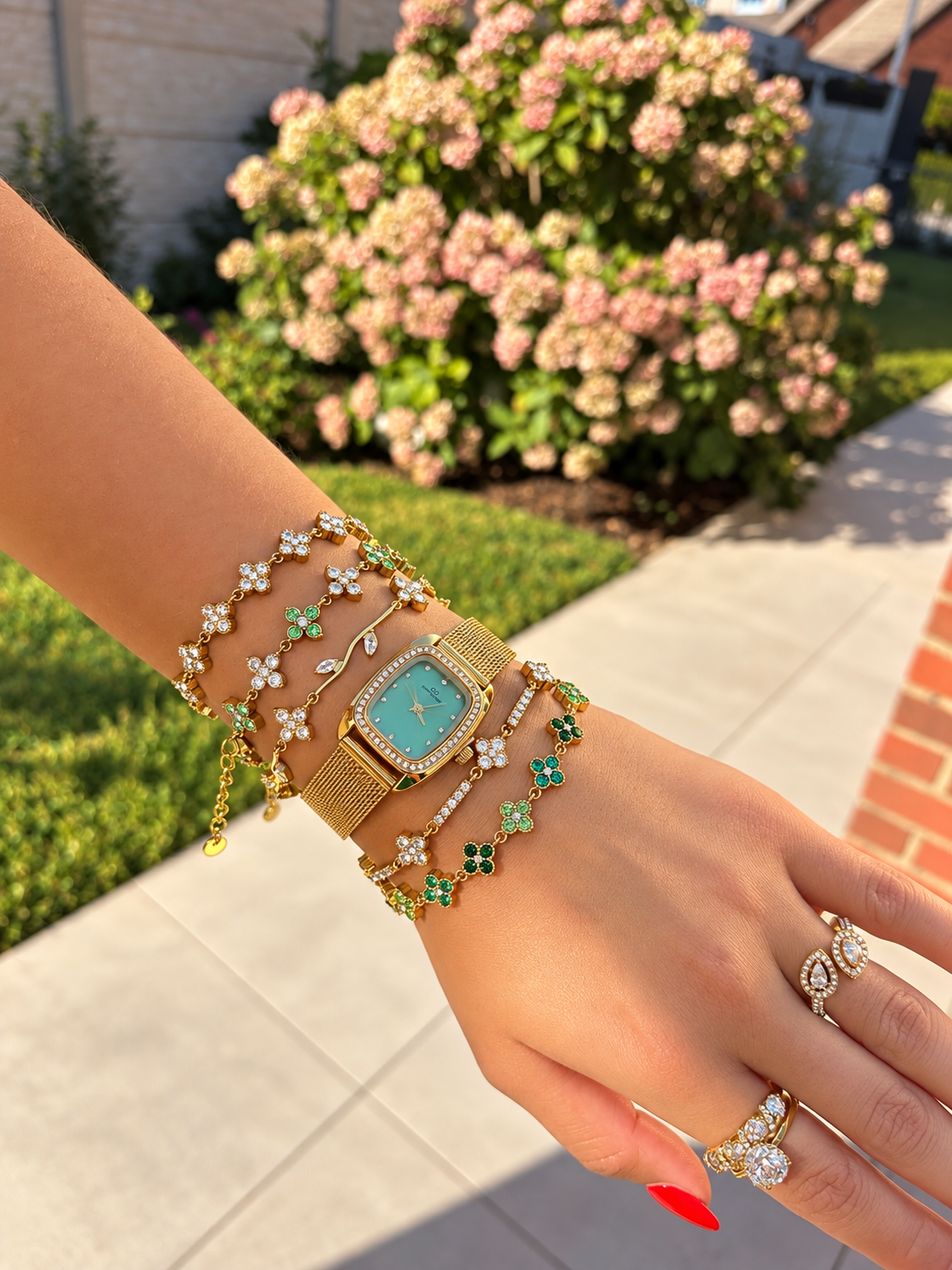 Montre Émeraude Dorée – Cadran Vert & Cristaux