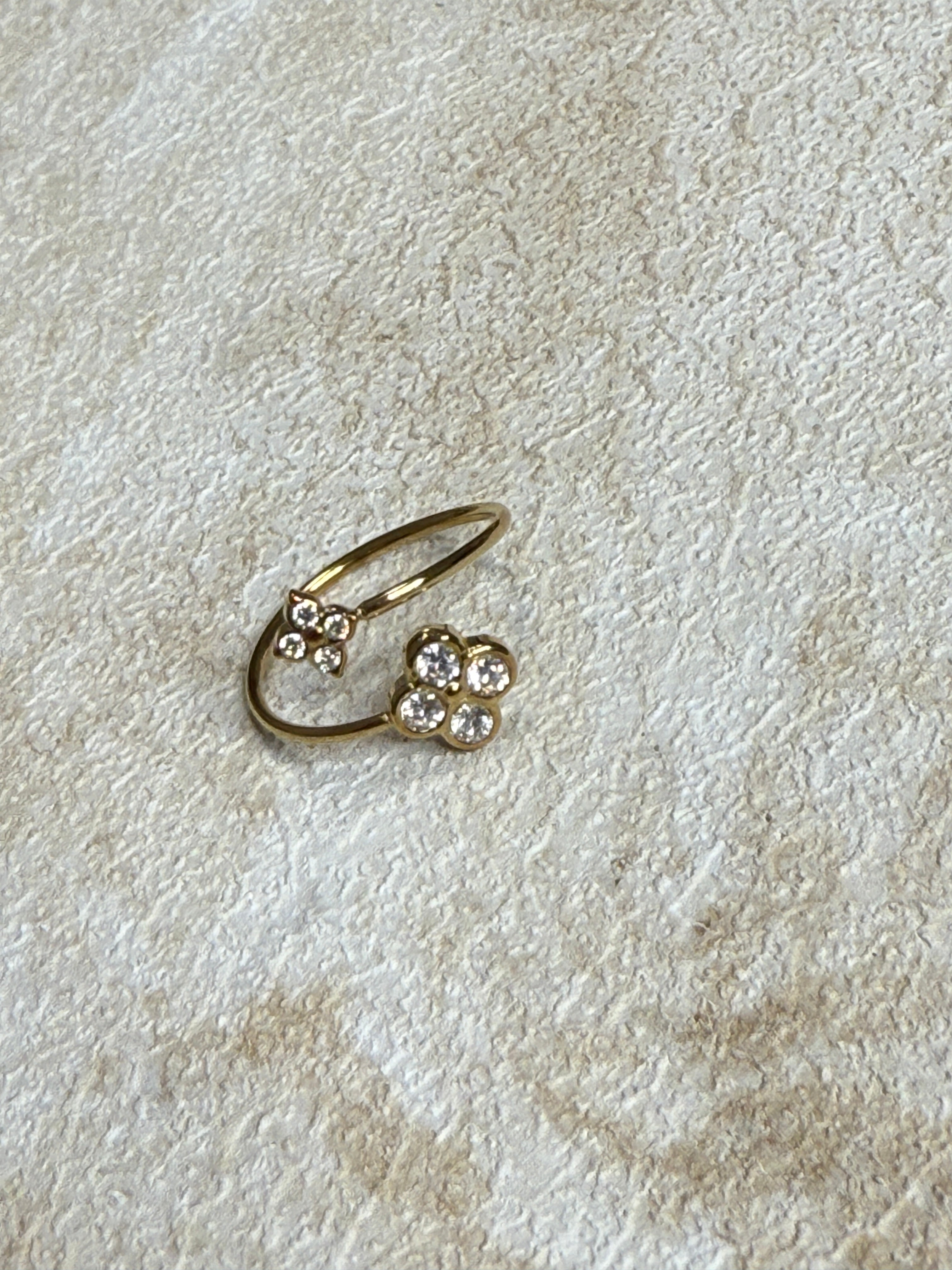 Bague Dorée Asymétrique Double Trèfle – Ajustable