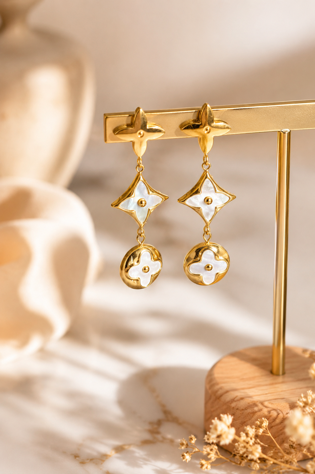 Boucles d'Oreilles Nacre & Or – Pendantes Fleur Étoile